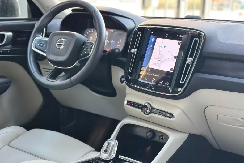 Volvo XC40 din 2022 cu 87.489 km - oferta VOL234679 - foto 2