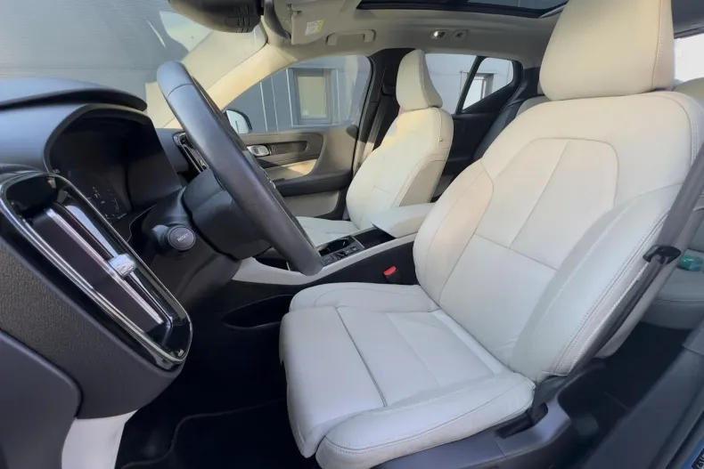 Volvo XC40 din 2022 cu 87.489 km - oferta VOL234679 - foto 13