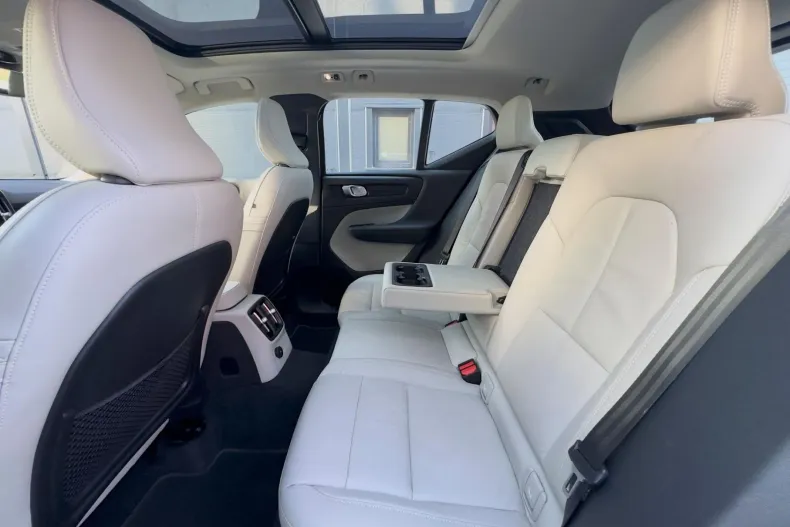 Volvo XC40 din 2022 cu 87.489 km - oferta VOL234679 - foto 14