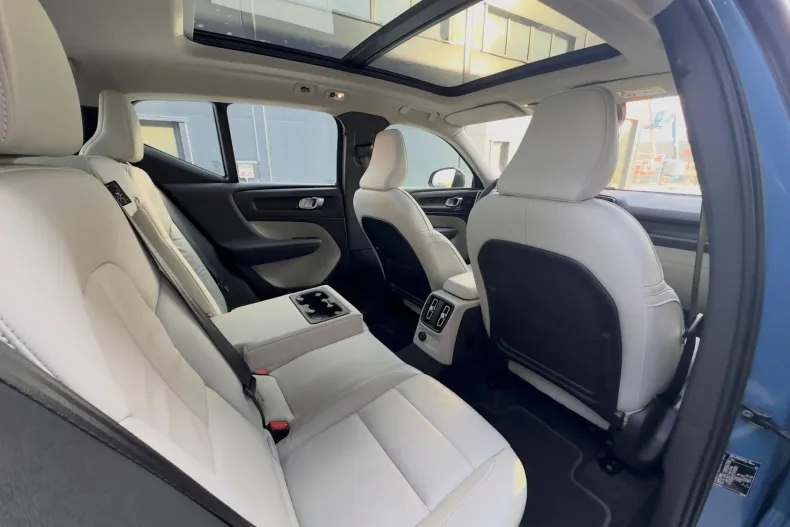 Volvo XC40 din 2022 cu 87.489 km - oferta VOL234679 - foto 17