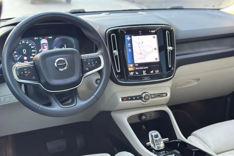 Volvo XC40 din 2022 cu 87.489 km - oferta VOL234679 - foto 22