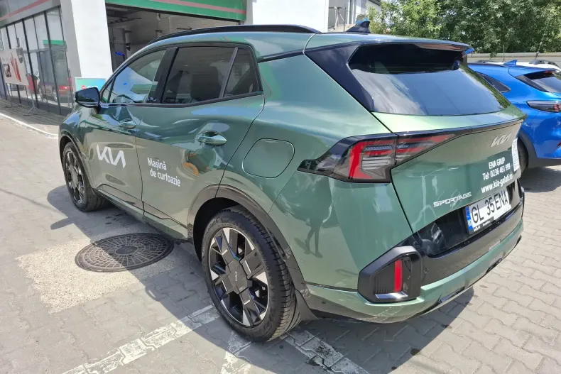 Kia Sportage din 2025 cu 3.800 km - oferta KIA234680 - foto 4