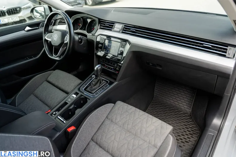 Volkswagen Passat din 2023 cu 49.847 km - oferta VOL234699 - foto 7