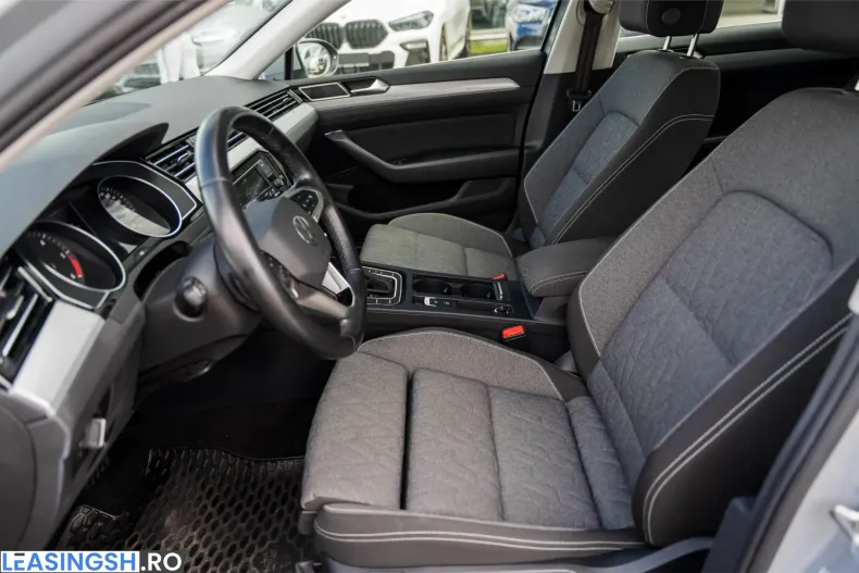 Volkswagen Passat din 2023 cu 49.847 km - oferta VOL234699 - foto 11