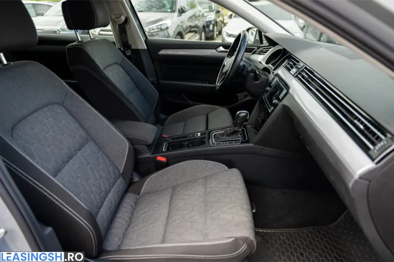 Volkswagen Passat din 2023 cu 49.847 km - oferta VOL234699 - foto 14