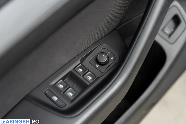 Volkswagen Passat din 2023 cu 49.847 km - oferta VOL234699 - foto 36