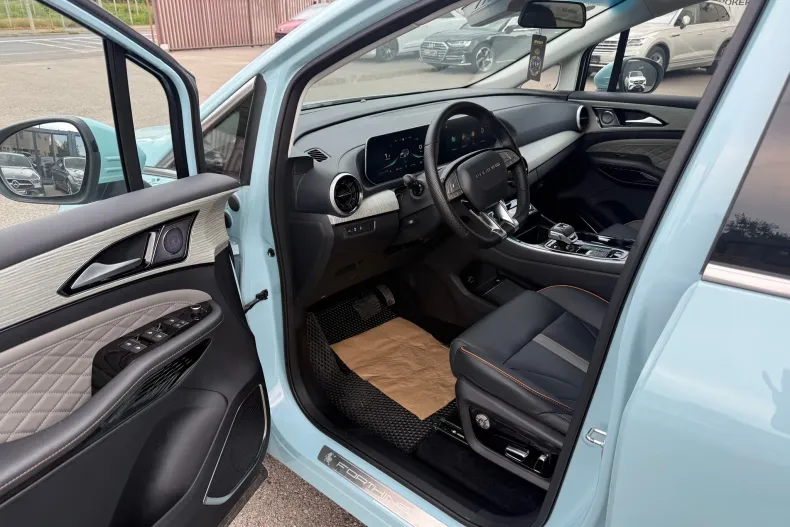 Forthing V9 din 2025 cu 13.759 km - oferta FOR234703 - foto 7