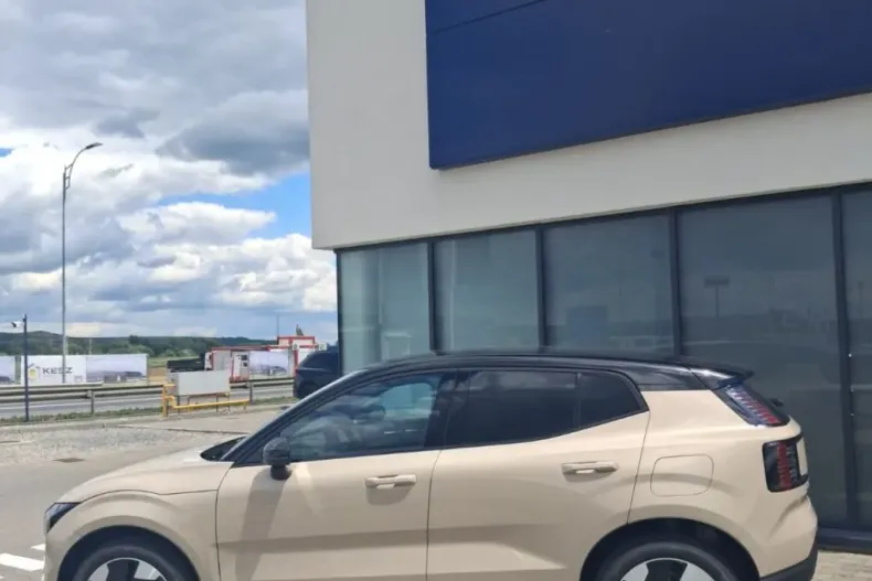 Volvo EX30 din 2025 cu 1 km - oferta VOL234727 - foto 3