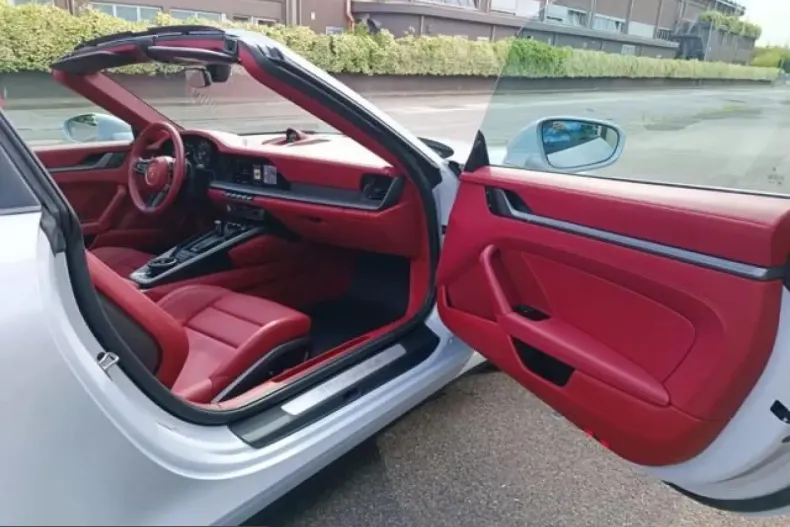 Porsche 911 din 2024 cu 10.700 km - oferta POR234787 - foto 2