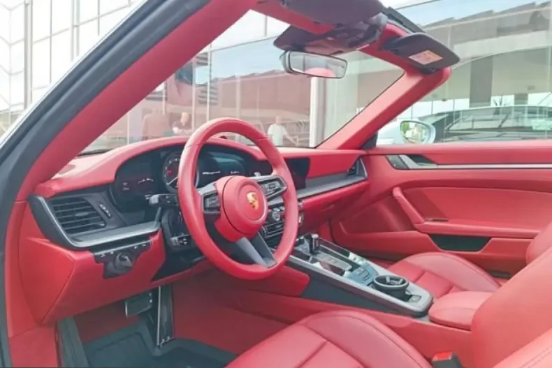 Porsche 911 din 2024 cu 10.700 km - oferta POR234787 - foto 6
