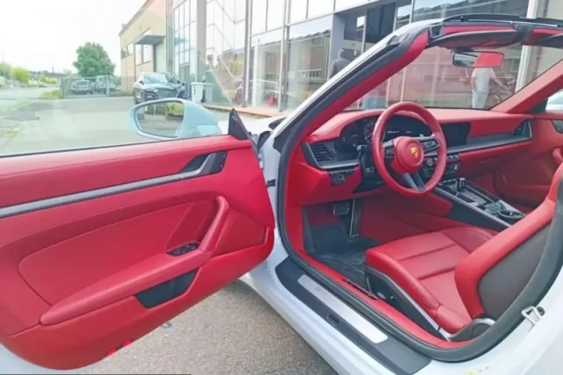 Porsche 911 din 2024 cu 10.700 km - oferta POR234787 - foto 7