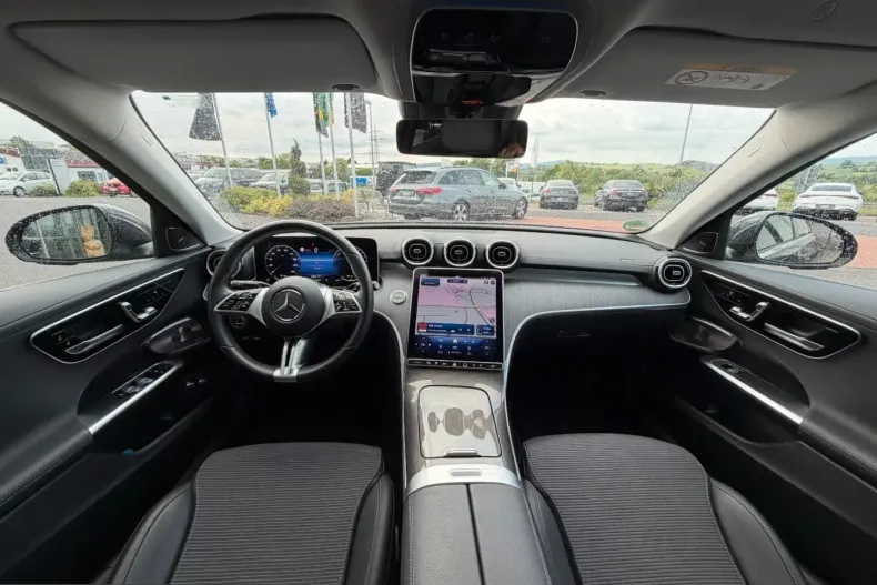 Mercedes-Benz C 300 (Clasa C) din 2025 cu 24.500 km - oferta MER234833 - foto 5