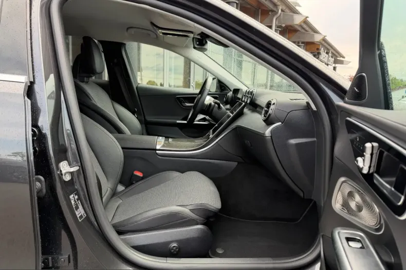 Mercedes-Benz C 300 (Clasa C) din 2025 cu 24.500 km - oferta MER234833 - foto 7