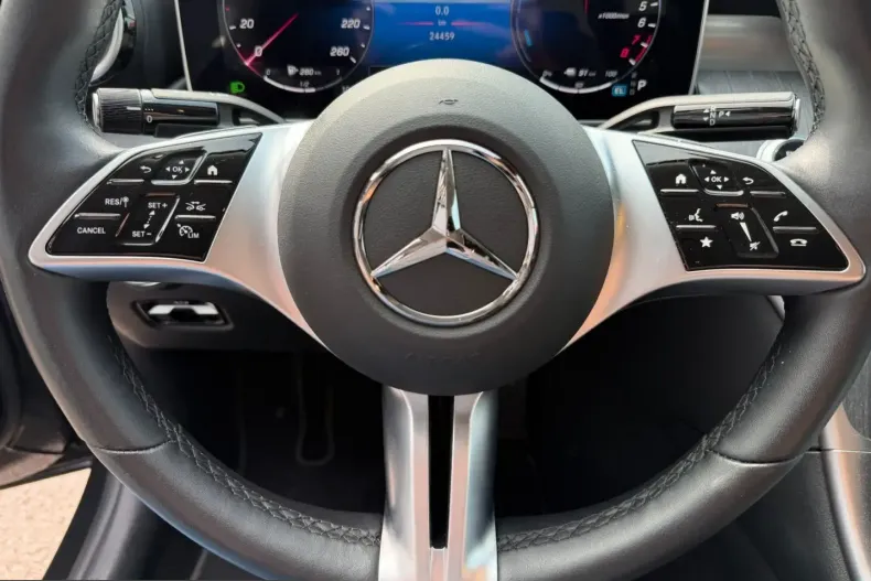 Mercedes-Benz C 300 (Clasa C) din 2025 cu 24.500 km - oferta MER234833 - foto 8