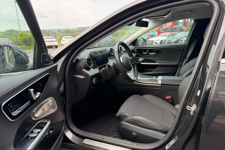 Mercedes-Benz C 300 (Clasa C) din 2025 cu 24.500 km - oferta MER234833 - foto 9