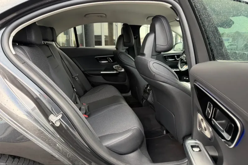 Mercedes-Benz C 300 (Clasa C) din 2025 cu 24.500 km - oferta MER234833 - foto 10