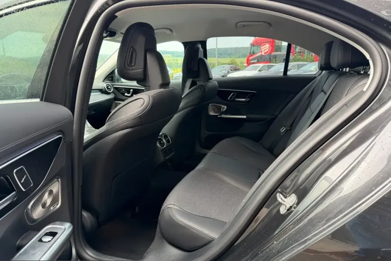 Mercedes-Benz C 300 (Clasa C) din 2025 cu 24.500 km - oferta MER234833 - foto 11