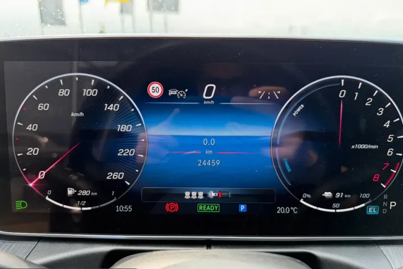 Mercedes-Benz C 300 (Clasa C) din 2025 cu 24.500 km - oferta MER234833 - foto 13