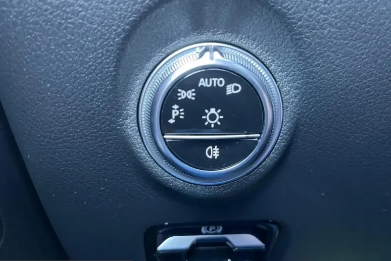 Mercedes-Benz C 300 (Clasa C) din 2025 cu 11.526 km - oferta MER234907 - foto 18
