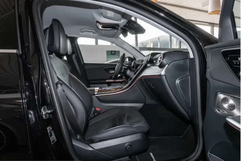 Mercedes-Benz GLC 300 (Clasa GLC) din 2025 cu 20.990 km - oferta MER234908 - foto 2
