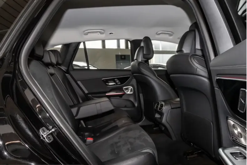 Mercedes-Benz GLC 300 (Clasa GLC) din 2025 cu 20.990 km - oferta MER234908 - foto 4