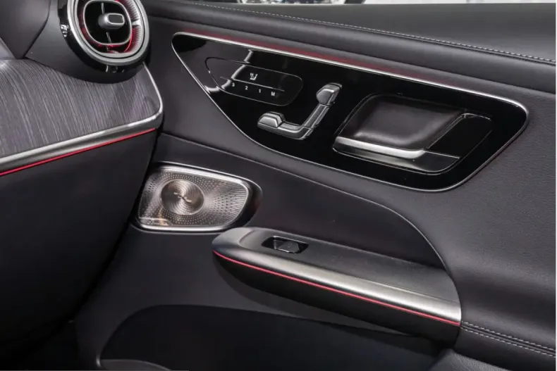 Mercedes-Benz GLC 300 (Clasa GLC) din 2025 cu 20.990 km - oferta MER234908 - foto 13