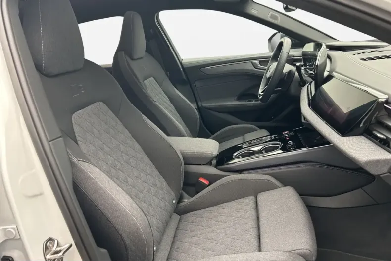 Audi A6 din 2025 cu 4.501 km - oferta AUD234921 - foto 4