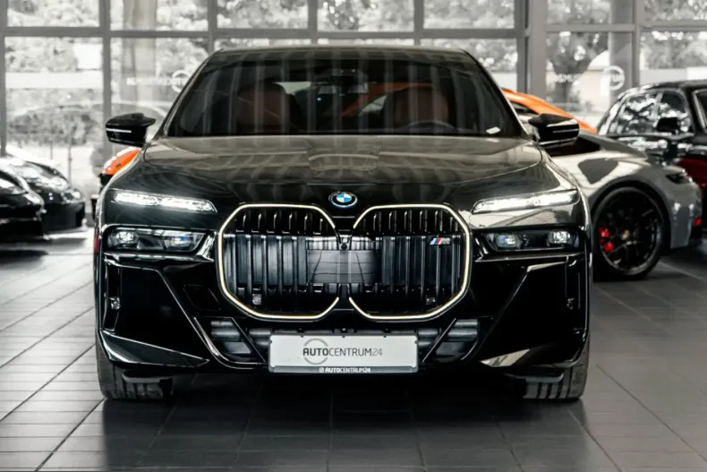 BMW M760 (Seria 7) din 2025 cu 3.460 km - oferta BMW234939 - foto 3