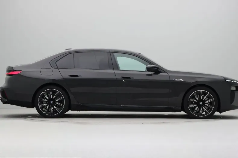 BMW M760 (Seria 7) din 2025 cu 12.657 km - oferta BMW234940 - foto 4