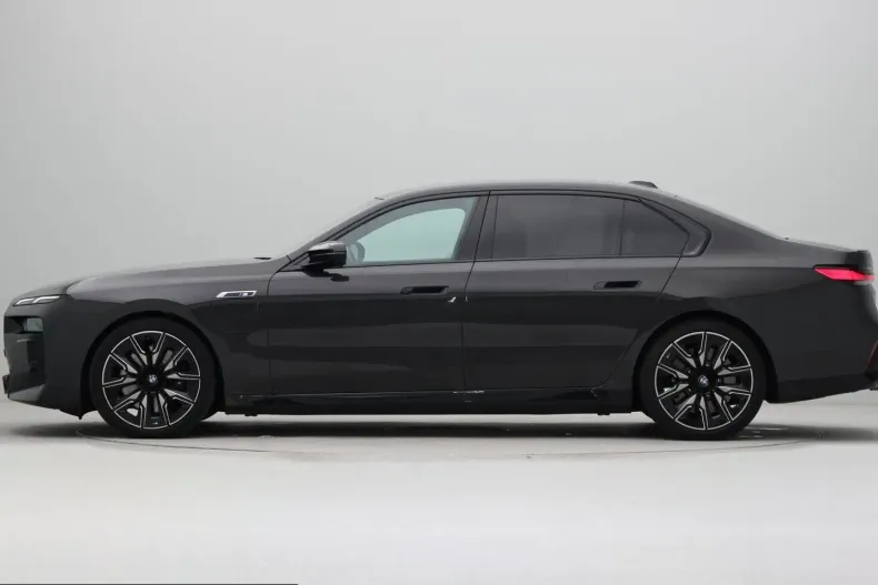 BMW M760 (Seria 7) din 2025 cu 12.657 km - oferta BMW234940 - foto 11