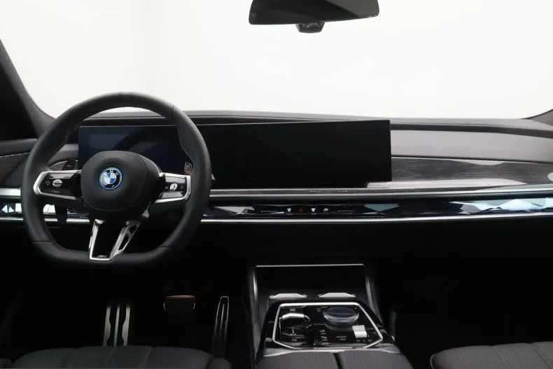 BMW M760 (Seria 7) din 2025 cu 12.657 km - oferta BMW234940 - foto 12