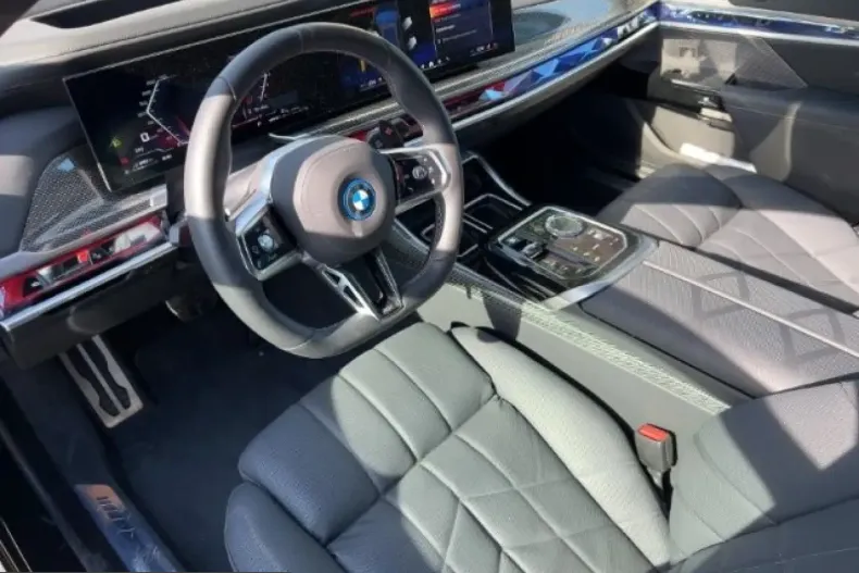 BMW M760 (Seria 7) din 2024 cu 12.498 km - oferta BMW234945 - foto 5