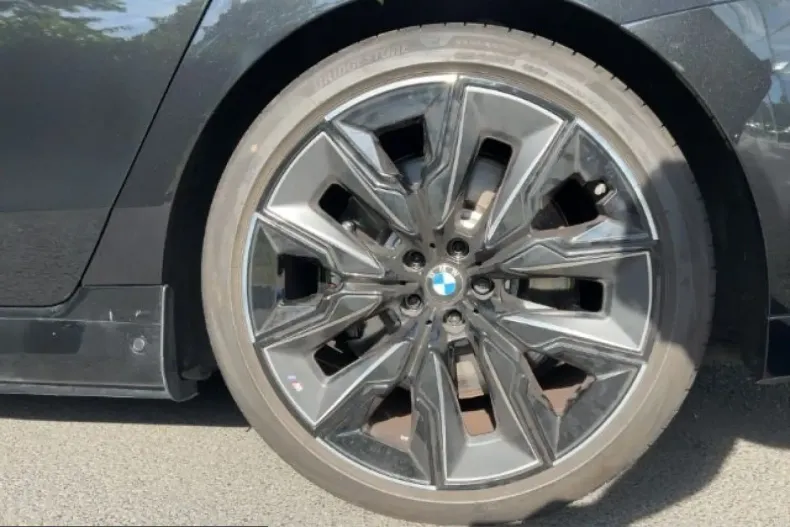 BMW M760 (Seria 7) din 2024 cu 12.498 km - oferta BMW234945 - foto 12