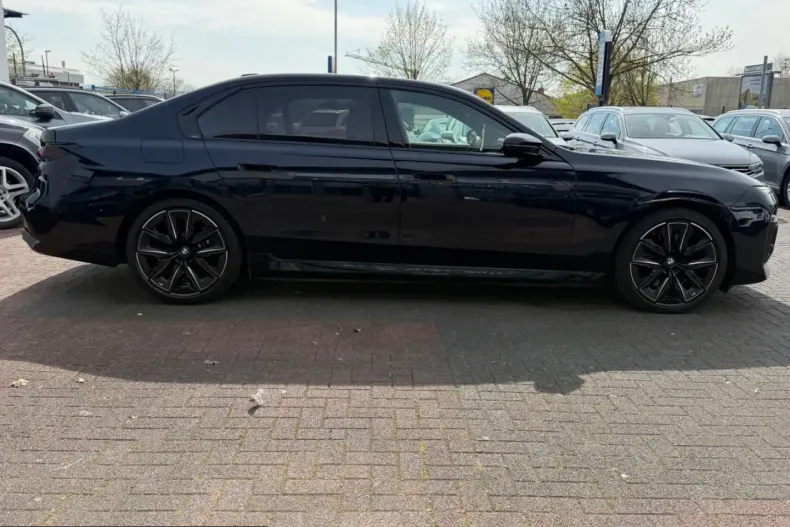 BMW M760 (Seria 7) din 2024 cu 25.000 km - oferta BMW234946 - foto 7