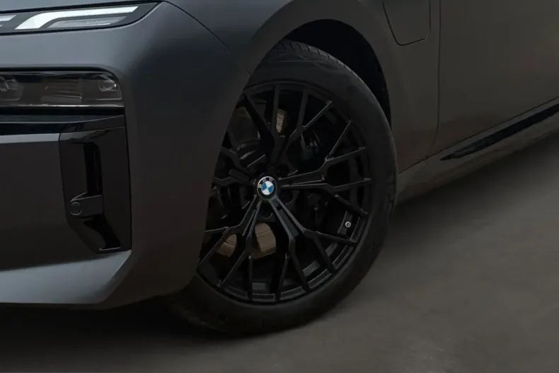 BMW M760 (Seria 7) din 2023 cu 21.944 km - oferta BMW234948 - foto 6