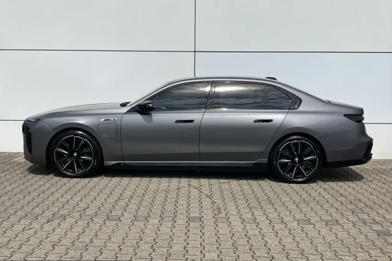 BMW M760 (Seria 7) din 2023 cu 61.500 km - oferta BMW234949 - foto 3