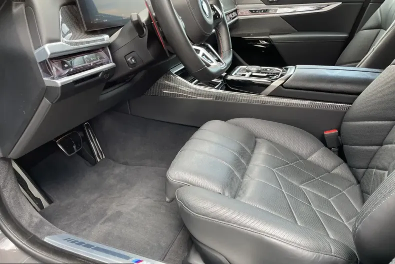 BMW M760 (Seria 7) din 2023 cu 85.250 km - oferta BMW234951 - foto 10