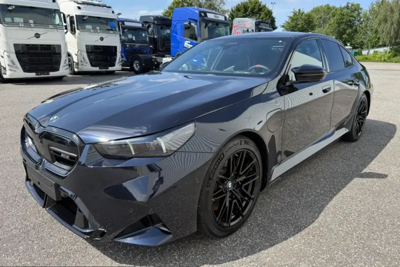 BMW M5 (Seria 5) din 2025 cu 6.950 km - oferta BMW235067 - foto 10