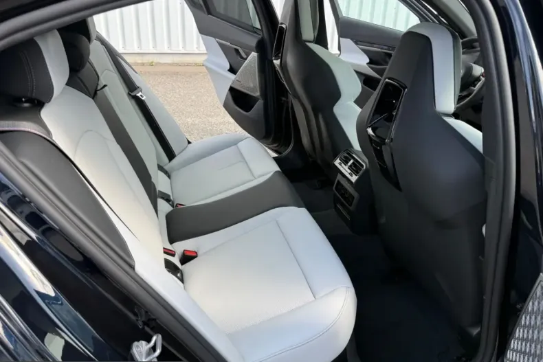 BMW M5 (Seria 5) din 2025 cu 6.950 km - oferta BMW235067 - foto 13