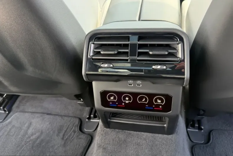 BMW M5 (Seria 5) din 2025 cu 6.950 km - oferta BMW235067 - foto 17