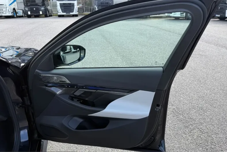 BMW M5 (Seria 5) din 2025 cu 6.950 km - oferta BMW235067 - foto 21