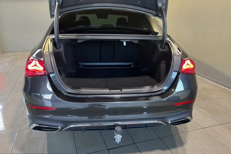 Mercedes-Benz E 220 (Clasa E) din 2024 cu 27.635 km - oferta MER235161 - foto 3