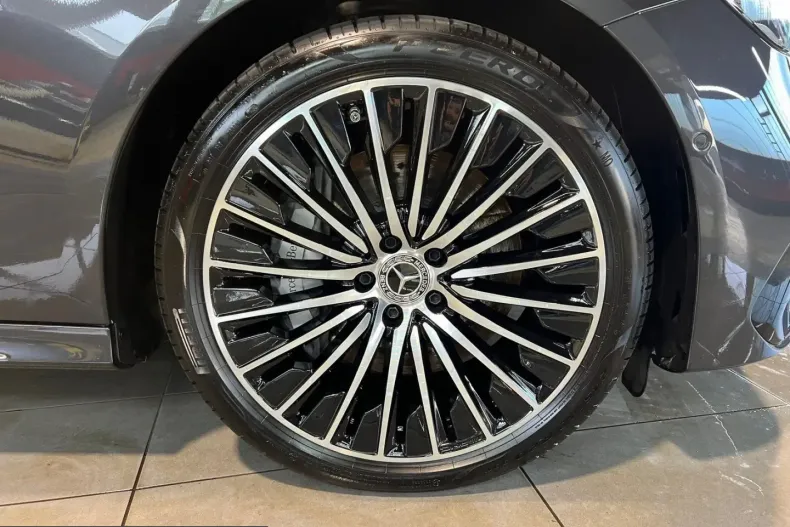 Mercedes-Benz E 220 (Clasa E) din 2024 cu 27.635 km - oferta MER235161 - foto 4