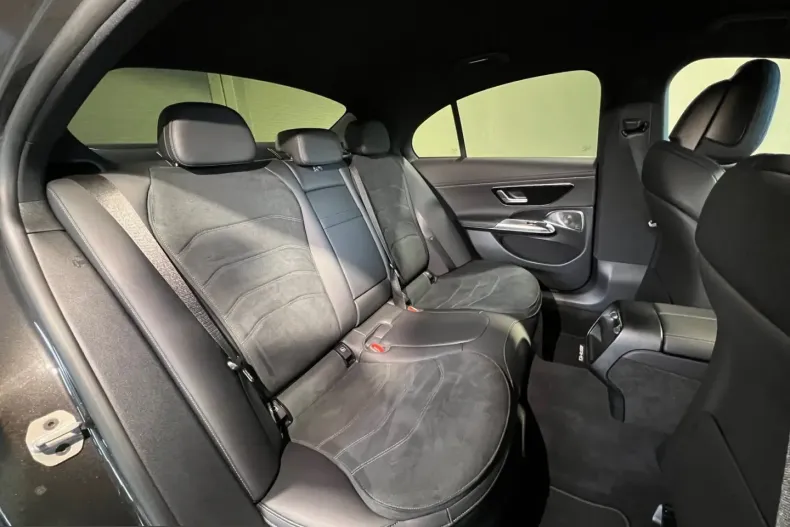 Mercedes-Benz E 220 (Clasa E) din 2024 cu 27.635 km - oferta MER235161 - foto 10