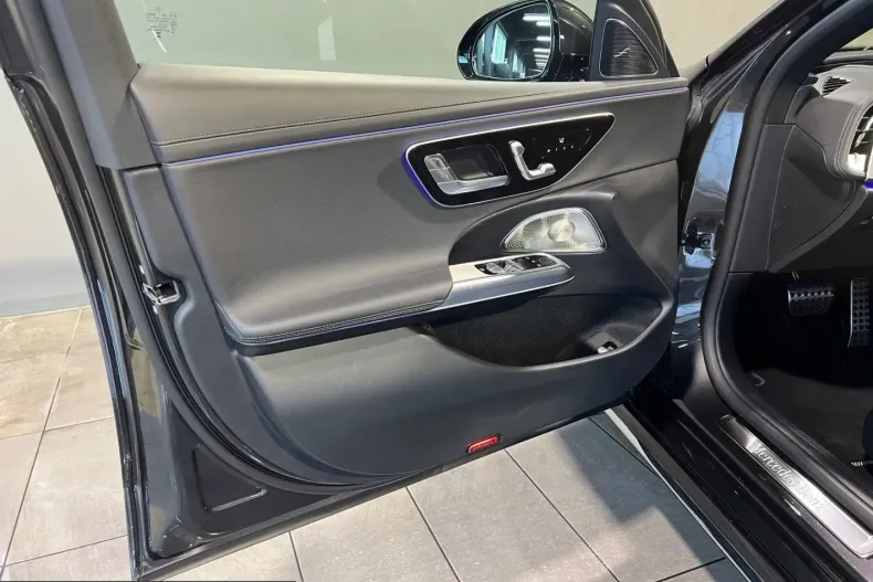 Mercedes-Benz E 220 (Clasa E) din 2024 cu 27.635 km - oferta MER235161 - foto 13