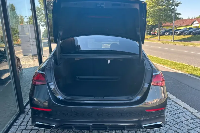 Mercedes-Benz E 220 (Clasa E) din 2025 cu 16.750 km - oferta MER235199 - foto 8