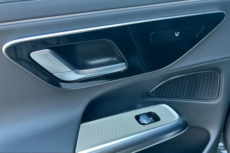 Mercedes-Benz E 220 (Clasa E) din 2025 cu 16.750 km - oferta MER235199 - foto 13