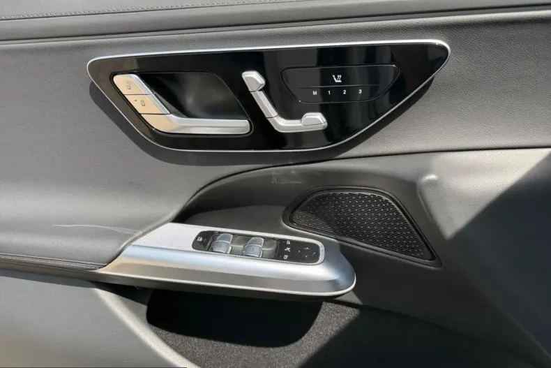 Mercedes-Benz E 200 (Clasa E) din 2025 cu 12.097 km - oferta MER235202 - foto 13