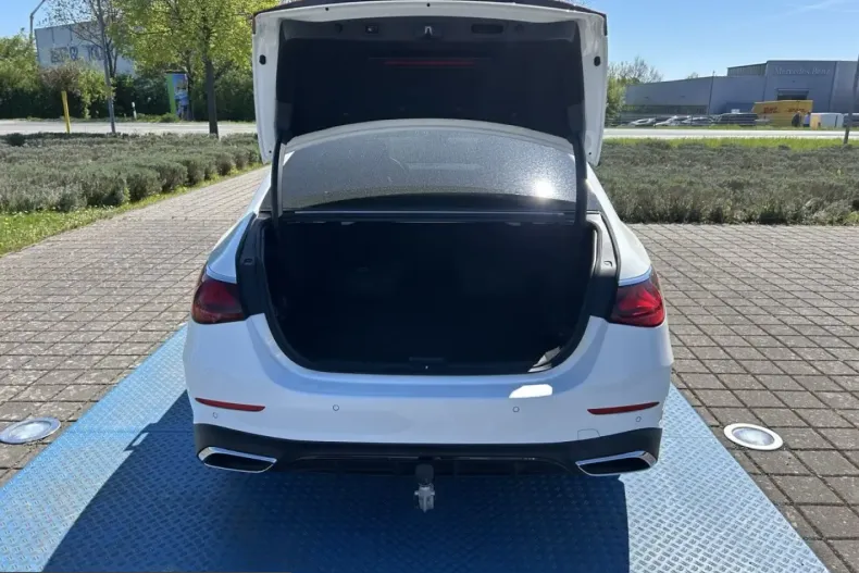 Mercedes-Benz E 300 (Clasa E) din 2025 cu 14.548 km - oferta MER235230 - foto 10