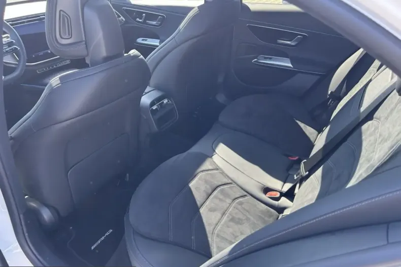 Mercedes-Benz E 300 (Clasa E) din 2025 cu 14.548 km - oferta MER235230 - foto 13